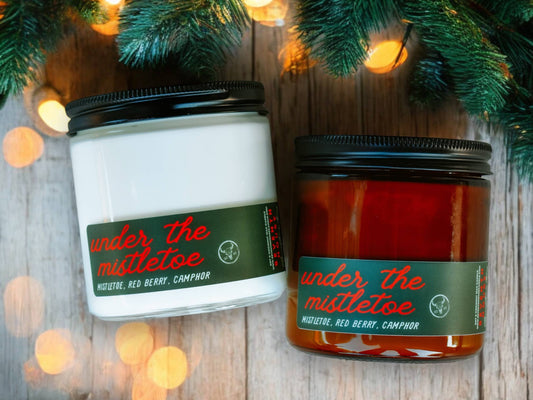 UNDER THE MISTLETOE - Mistletoe & Red Berry Candle